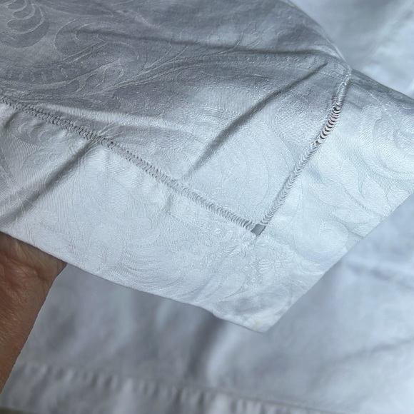 Tables cloth, 100% cotton, 50”x 68” - Picture 2 of 5